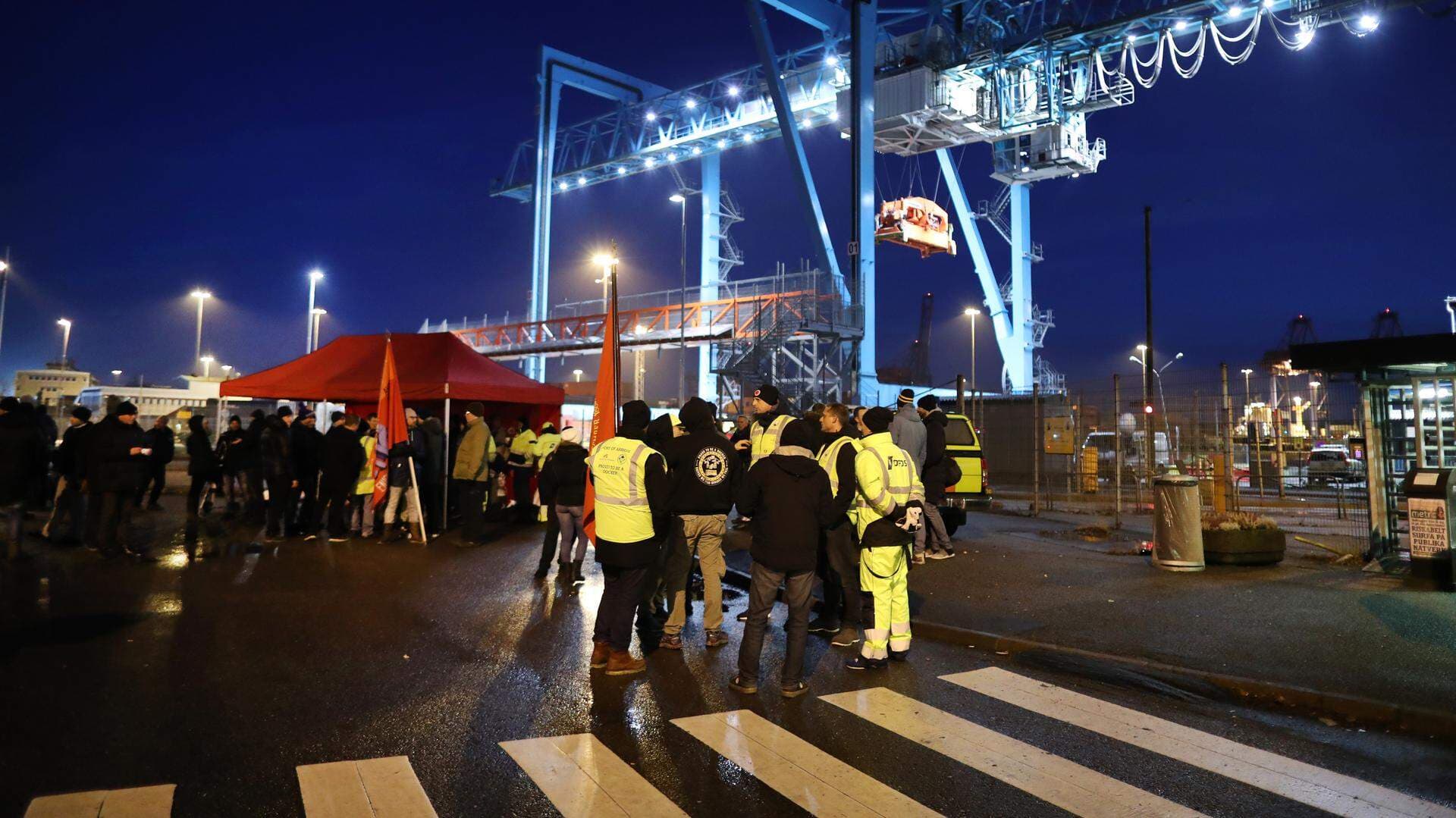 Hamnarbetarförbundet stod för klart flest varsel om stridsåtgärder på svensk arbetsmarknad under 2017.