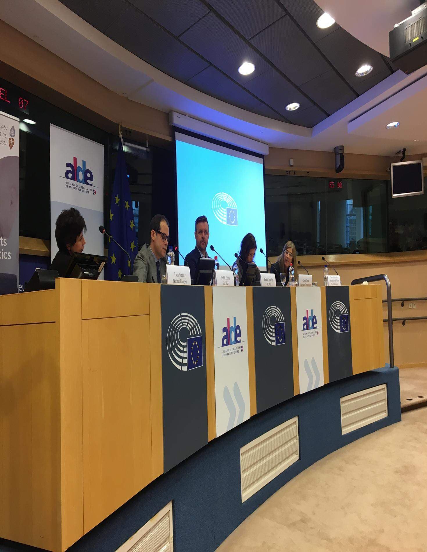 På paneldiskussionen deltog Therese Guovelin, vice ordförande för LO, Luisa Santos, chef för internationella relationer på BusinessEurope, Fredrik Erixon, direktör för tankesmedjan ECIPE och Kerstin Jorna från EU-kommissionen. Paneldiskussionen modererades av Europaparlamentarikern Fredrik Federley (Centerpartiet), som är ordförande för SPN.