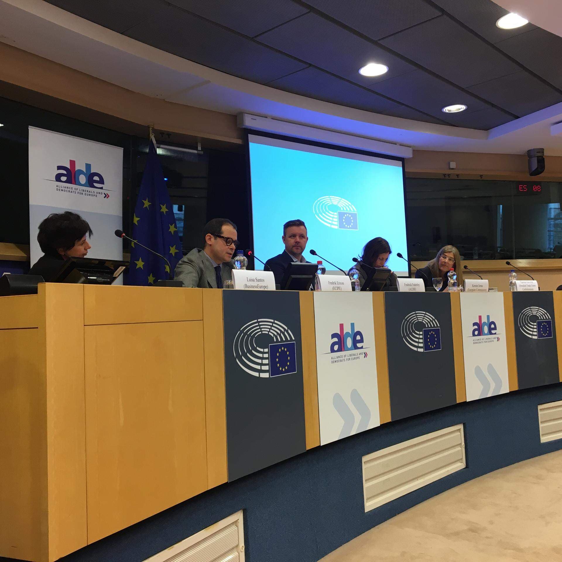 På paneldiskussionen deltog Therese Guovelin, vice ordförande för LO, Luisa Santos, chef för internationella relationer på BusinessEurope, Fredrik Erixon, direktör för tankesmedjan ECIPE och Kerstin Jorna från EU-kommissionen. Paneldiskussionen modererades av Europaparlamentarikern Fredrik Federley (Centerpartiet), som är ordförande för SPN.