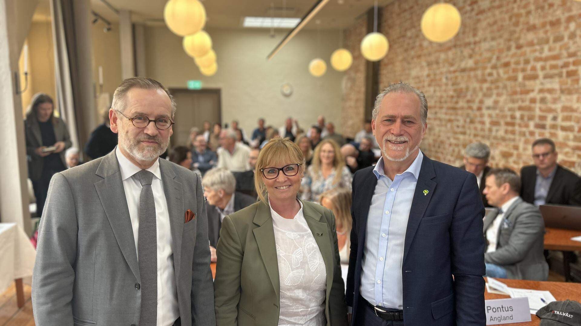 Jens Hedström, Marie Svensson och Daniel Helldén på SME-kommitténs möte