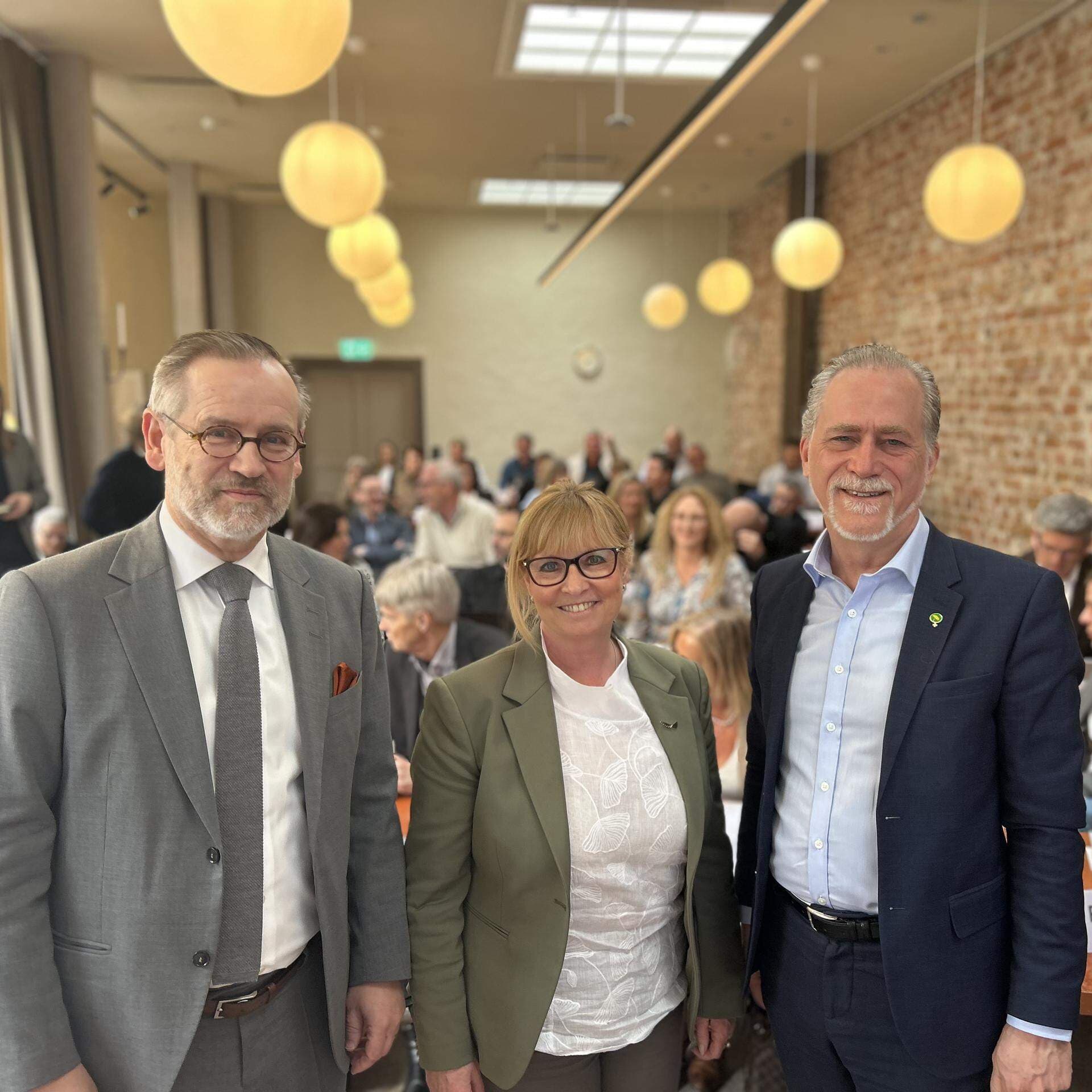 Jens Hedström, Marie Svensson och Daniel Helldén på SME-kommitténs möte