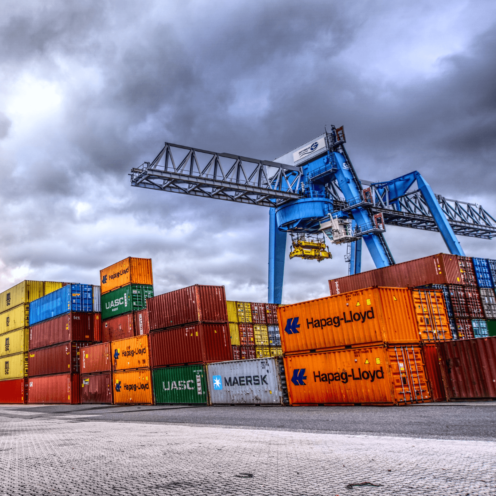 Containerhamn och industriarbetare