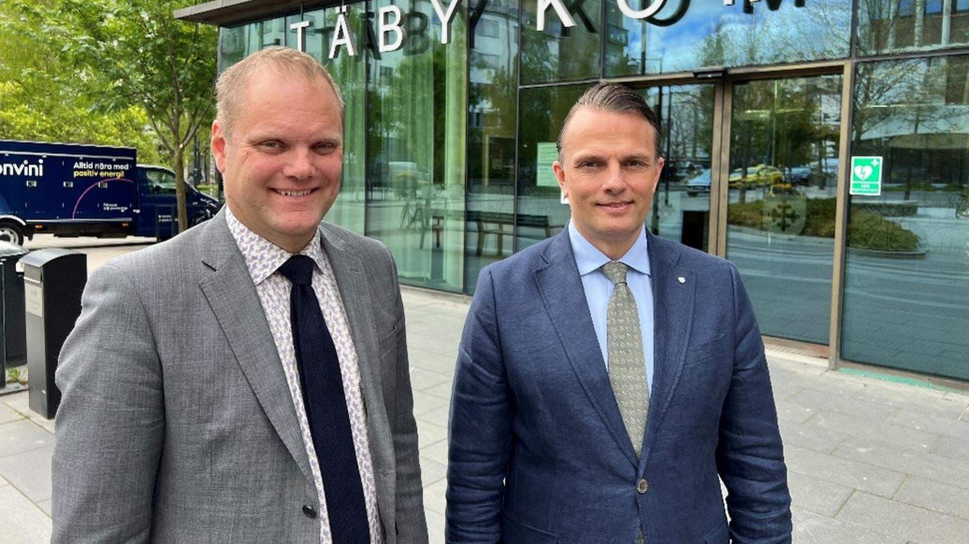 Näringslivschef Stefan Berg och kommunstyrelsens ordförande Erik Andersson (M)