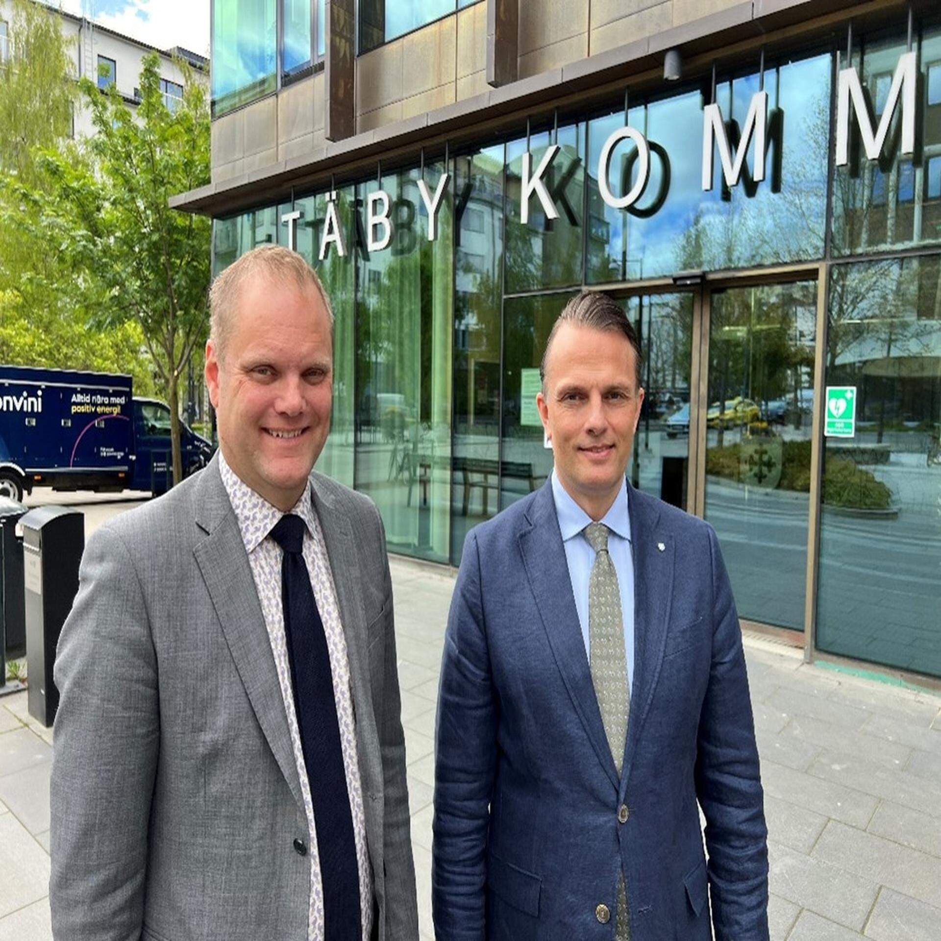 Näringslivschef Stefan Berg och kommunstyrelsens ordförande Erik Andersson (M)