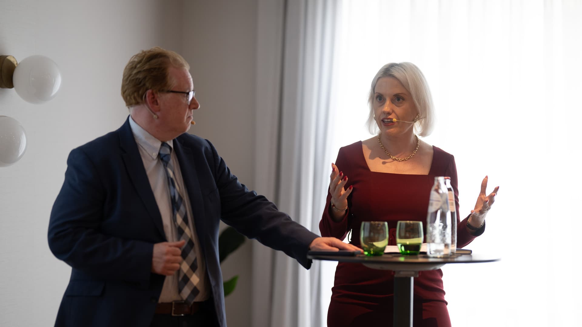 Fergus McReynolds från British Chamber of Commerce EU och Kim Watts från AmCham EU.