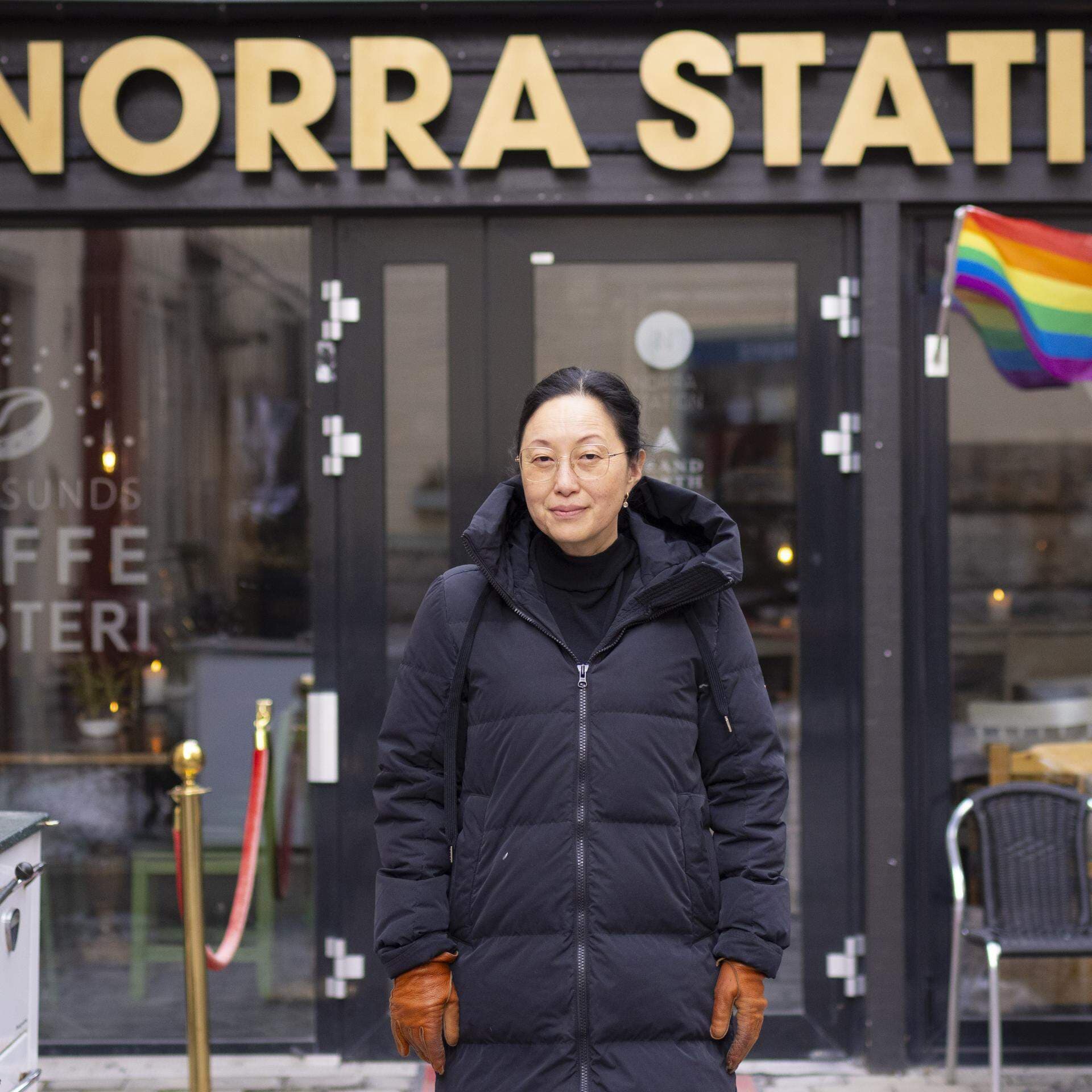 Tove Lifvendahl står utanför Norra station i Östersund