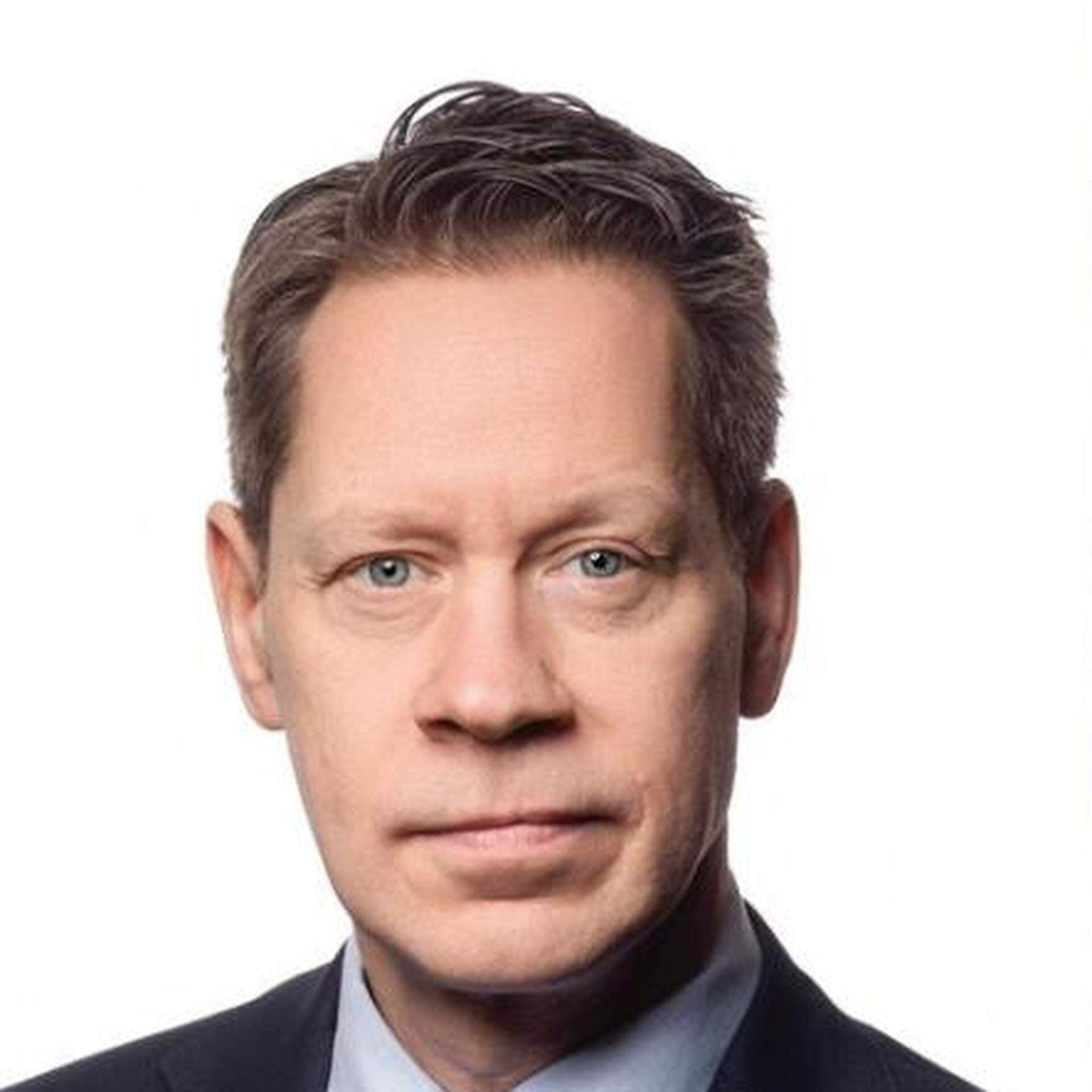 Johan Fall, chef för Skatteavdelningen på Svenskt Näringsliv, och finansmarknadsminister Niklas Wykman.