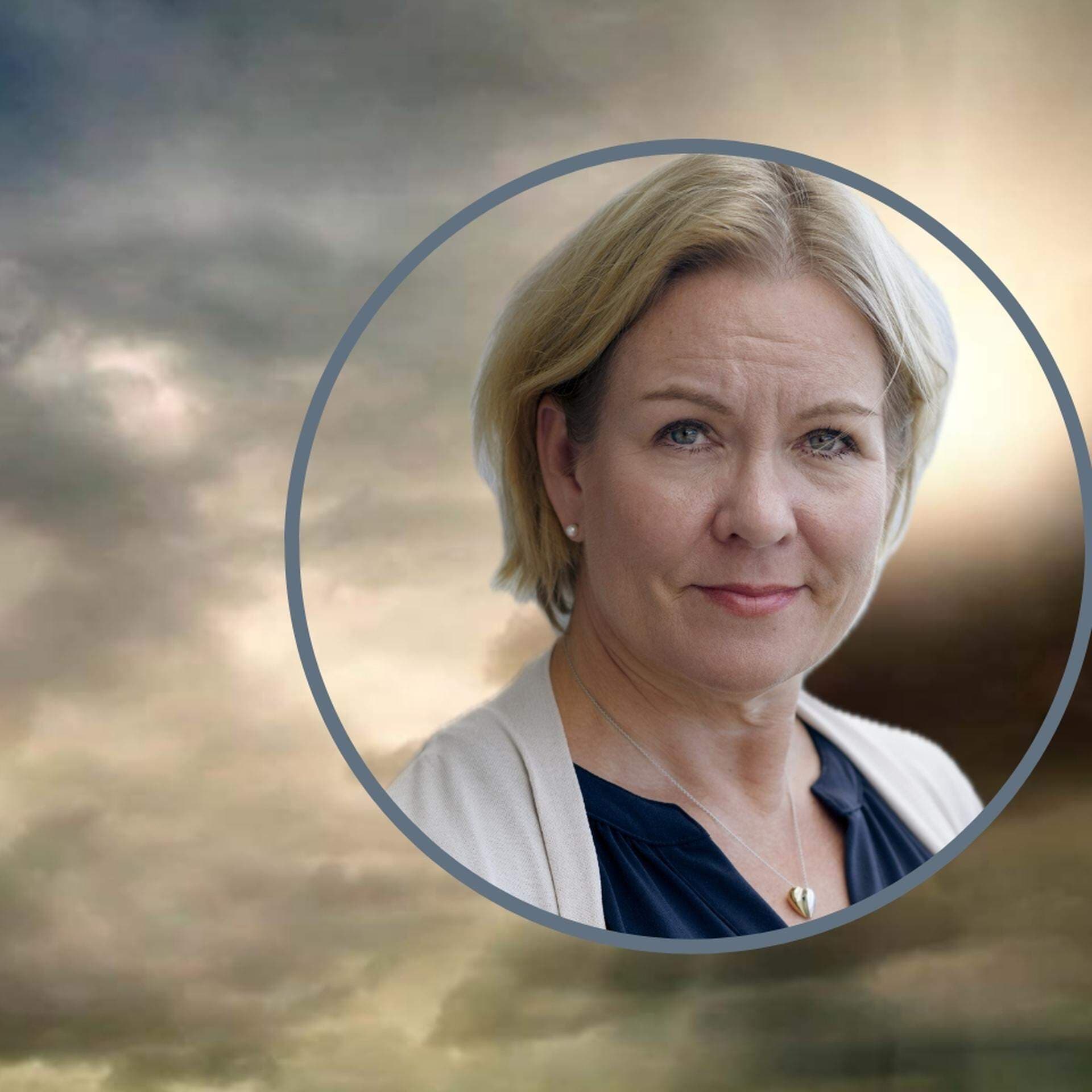 Anna Hedensjö Johansson mot bakgrund av himmel