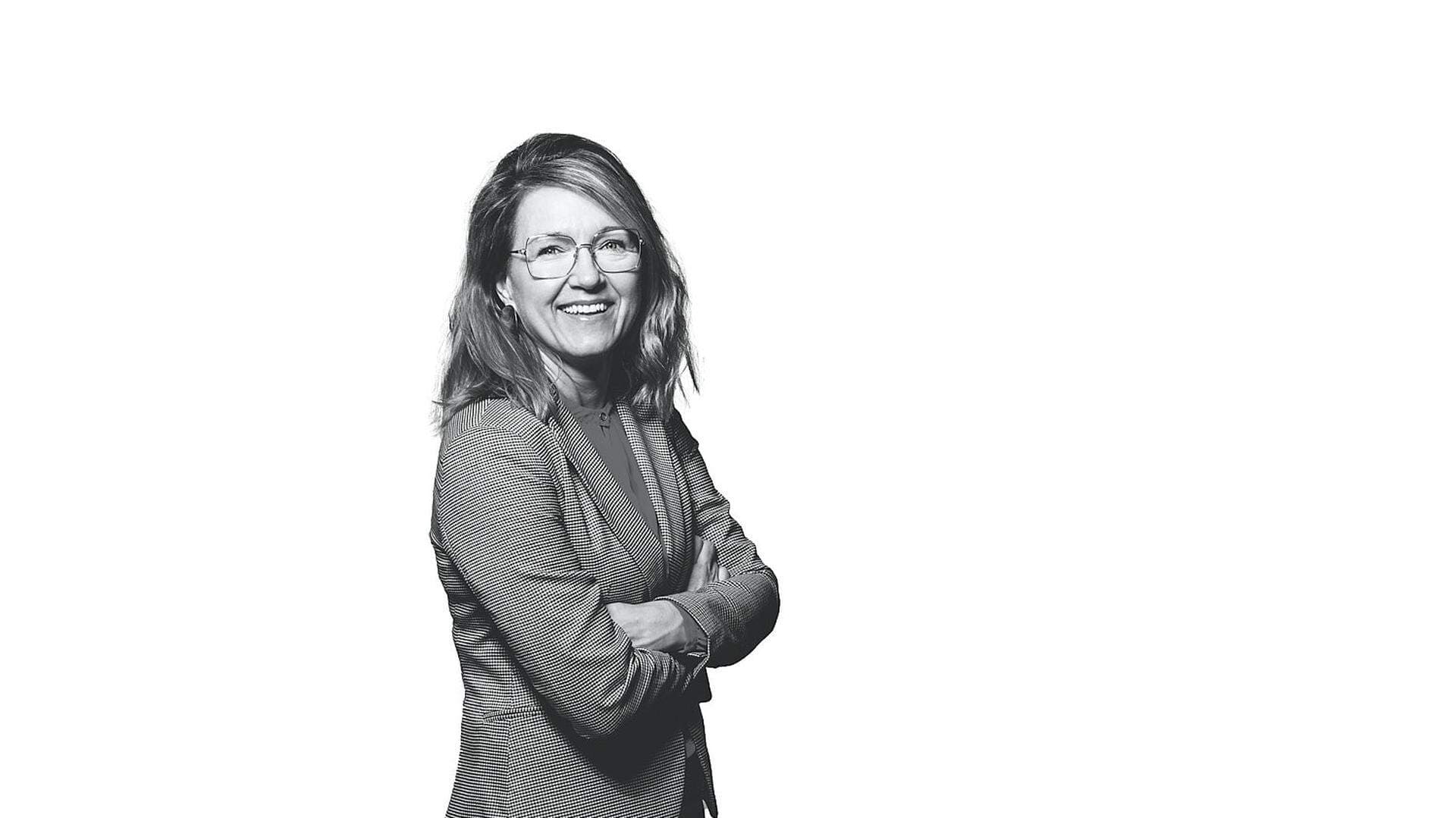 Åsa Svedjetun står med armarna i kors.