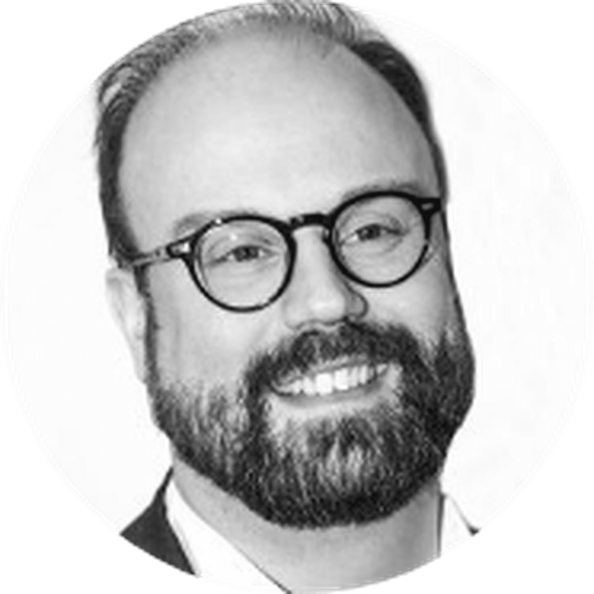 Björn i runda glasögon och vit skjorta