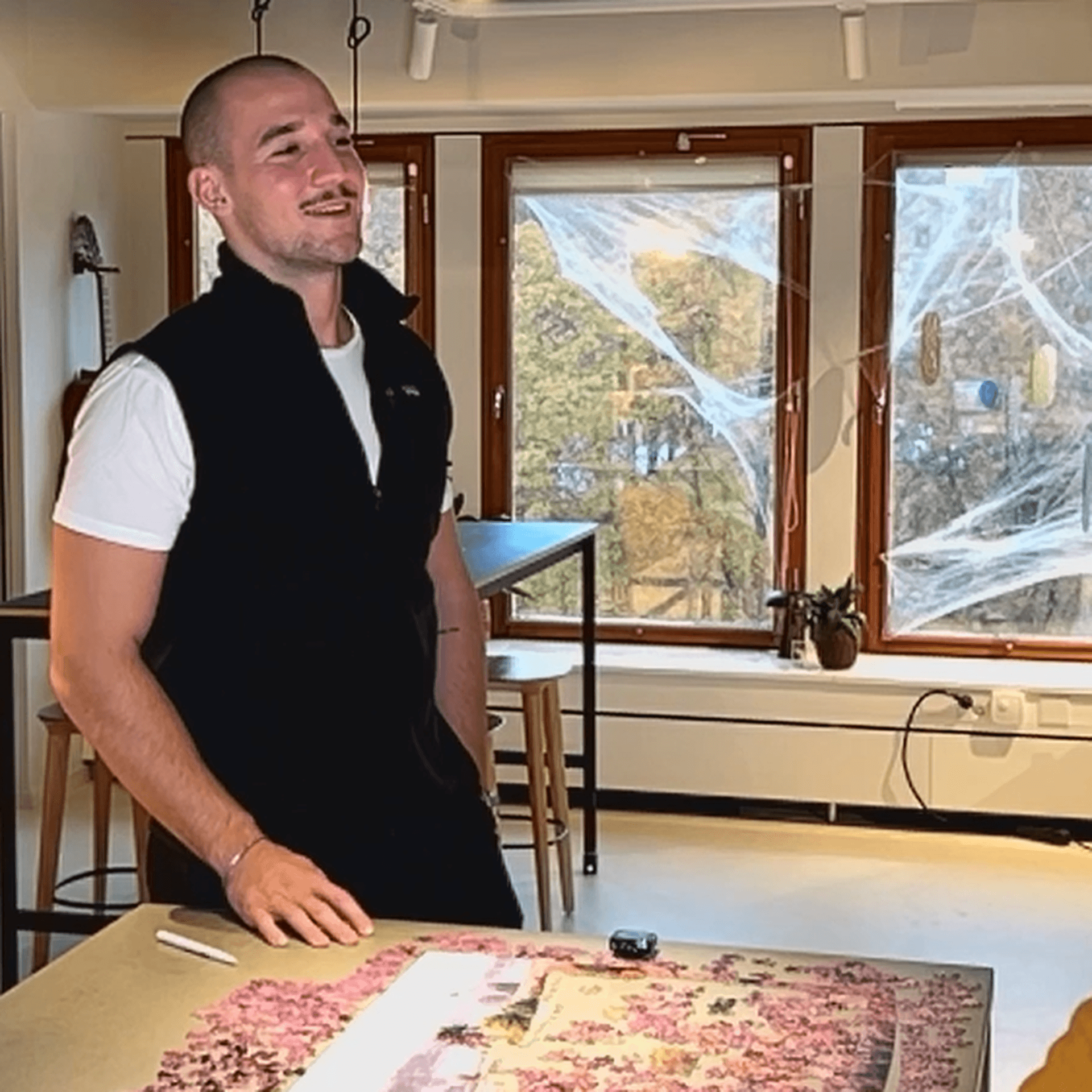 Matteo Pasero pratar med Dan Nygren