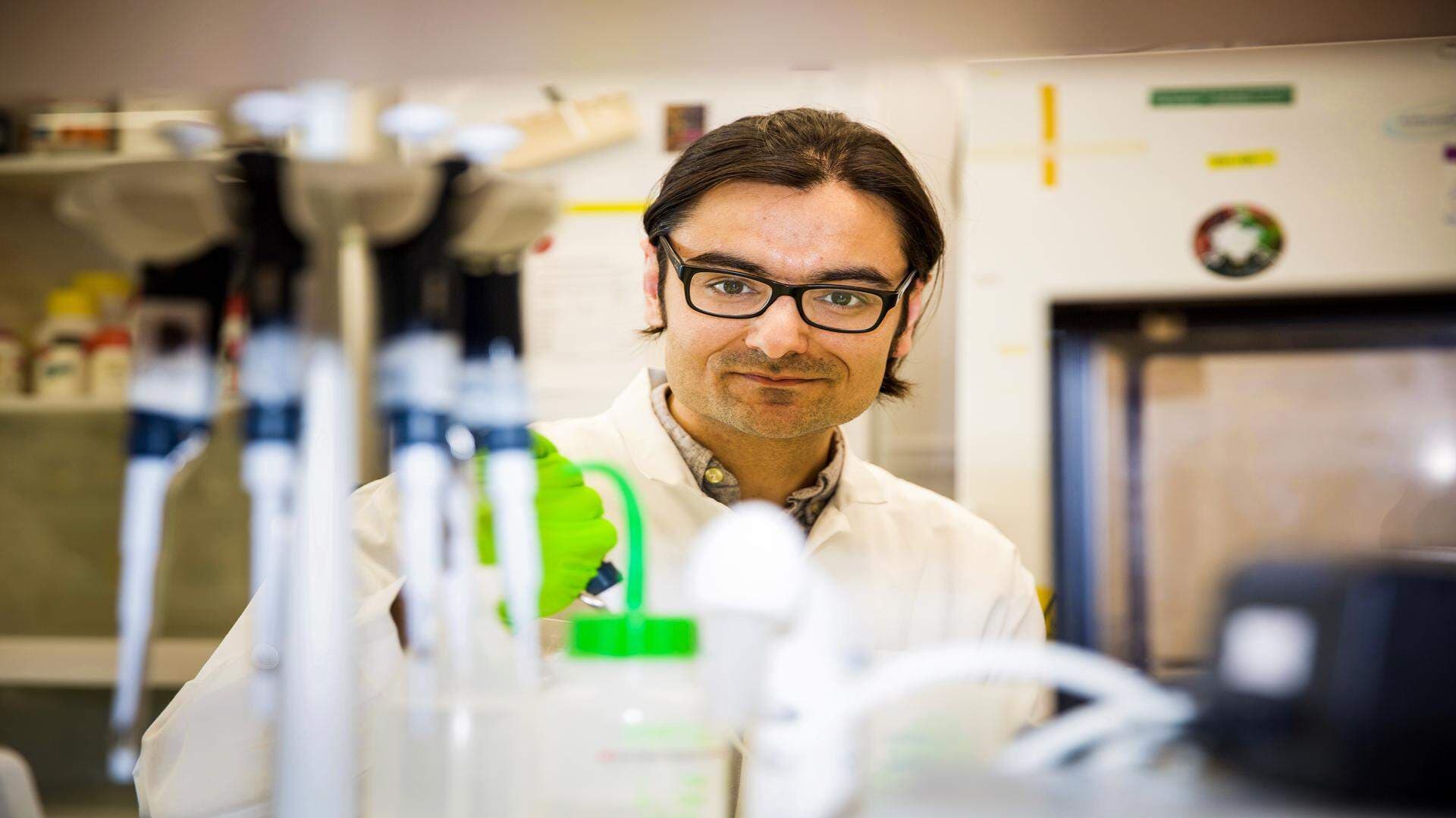 Doktoranden Muhammad Irfan har gjort stora framsteg i sina forskarstudier. Nu utvisas han för att en del av forskningen har skett i USA.