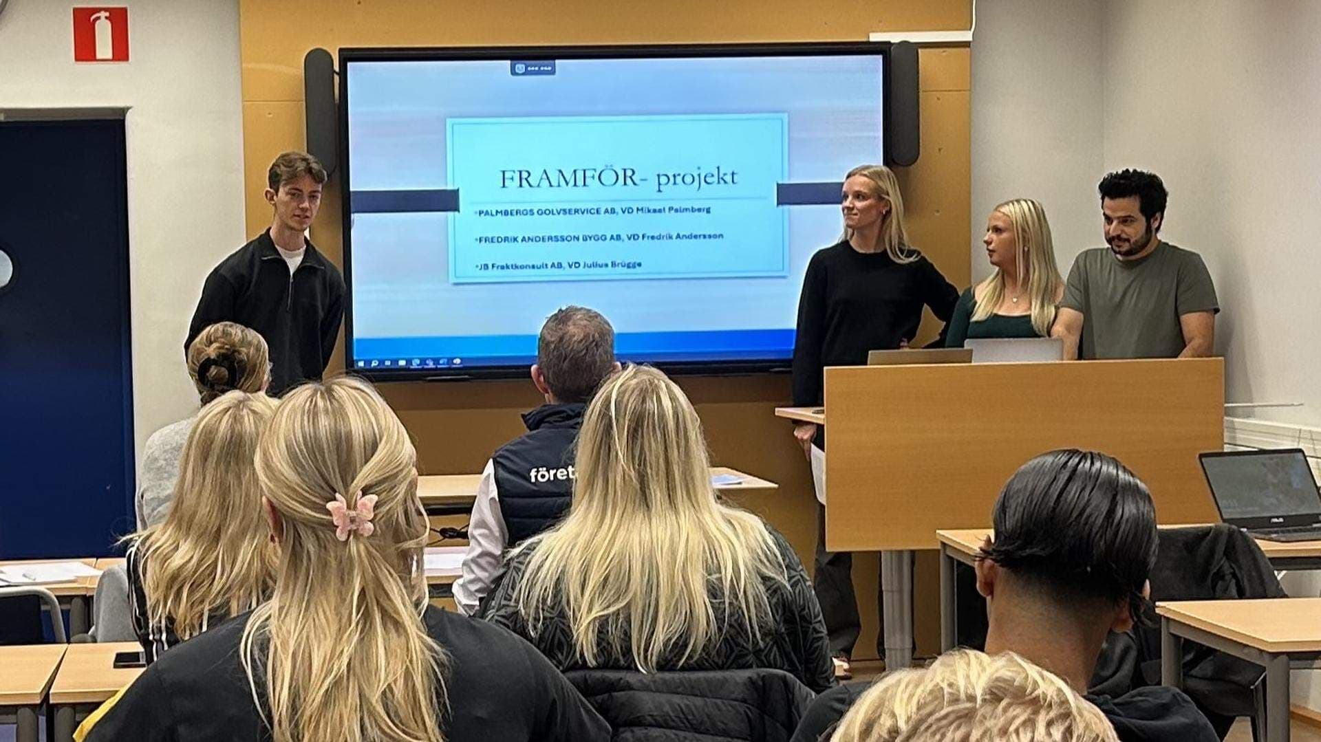 Studenter redovisar sina arbeten