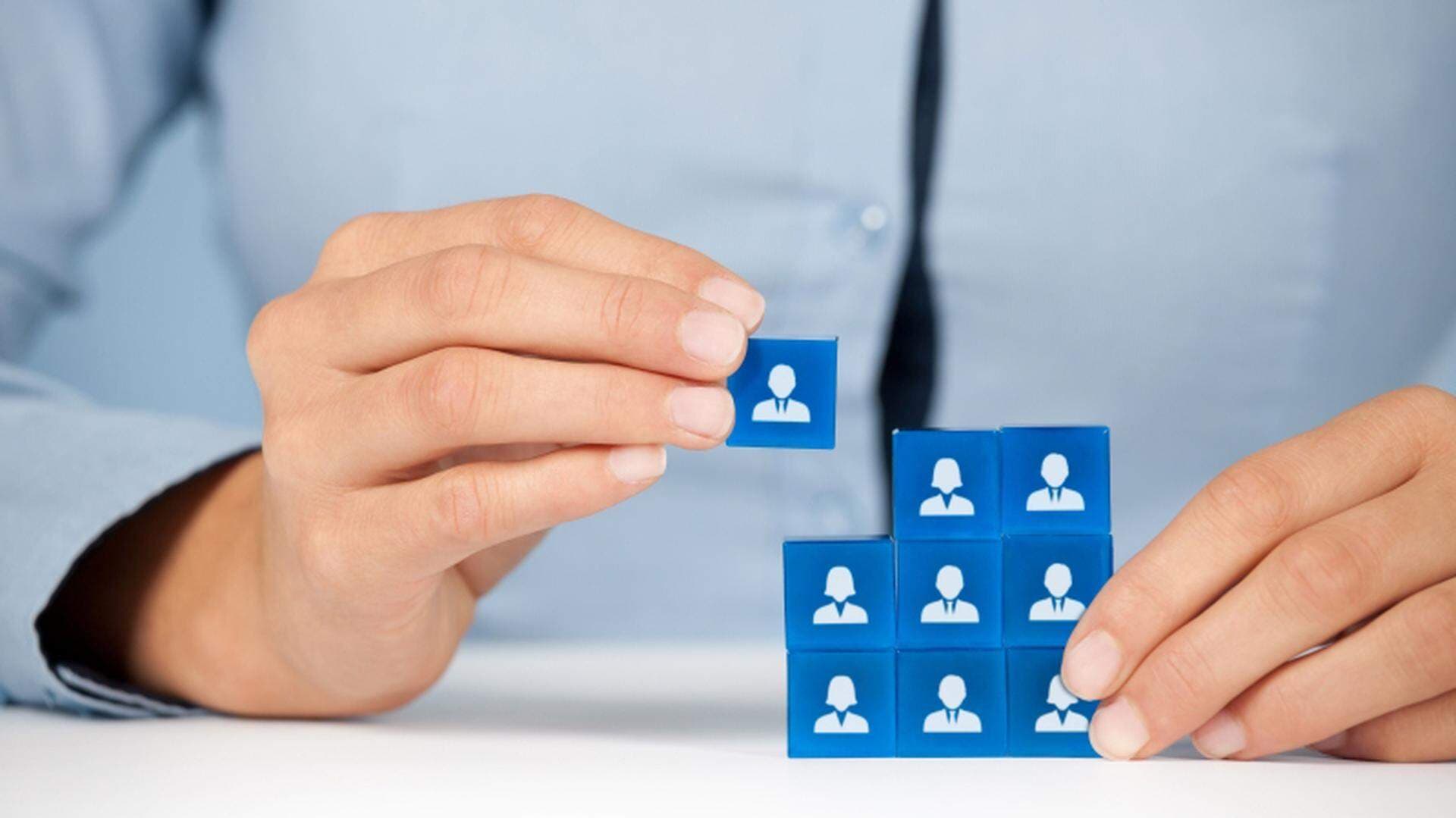 klossar med ikoner av människor