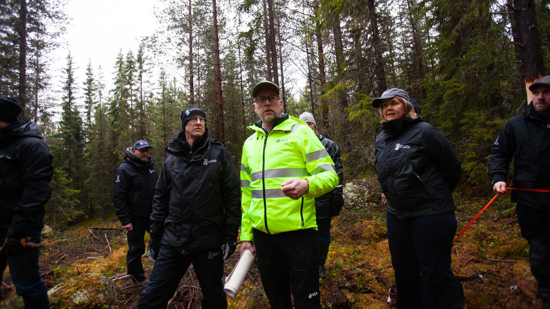 Deltagare i skogen.