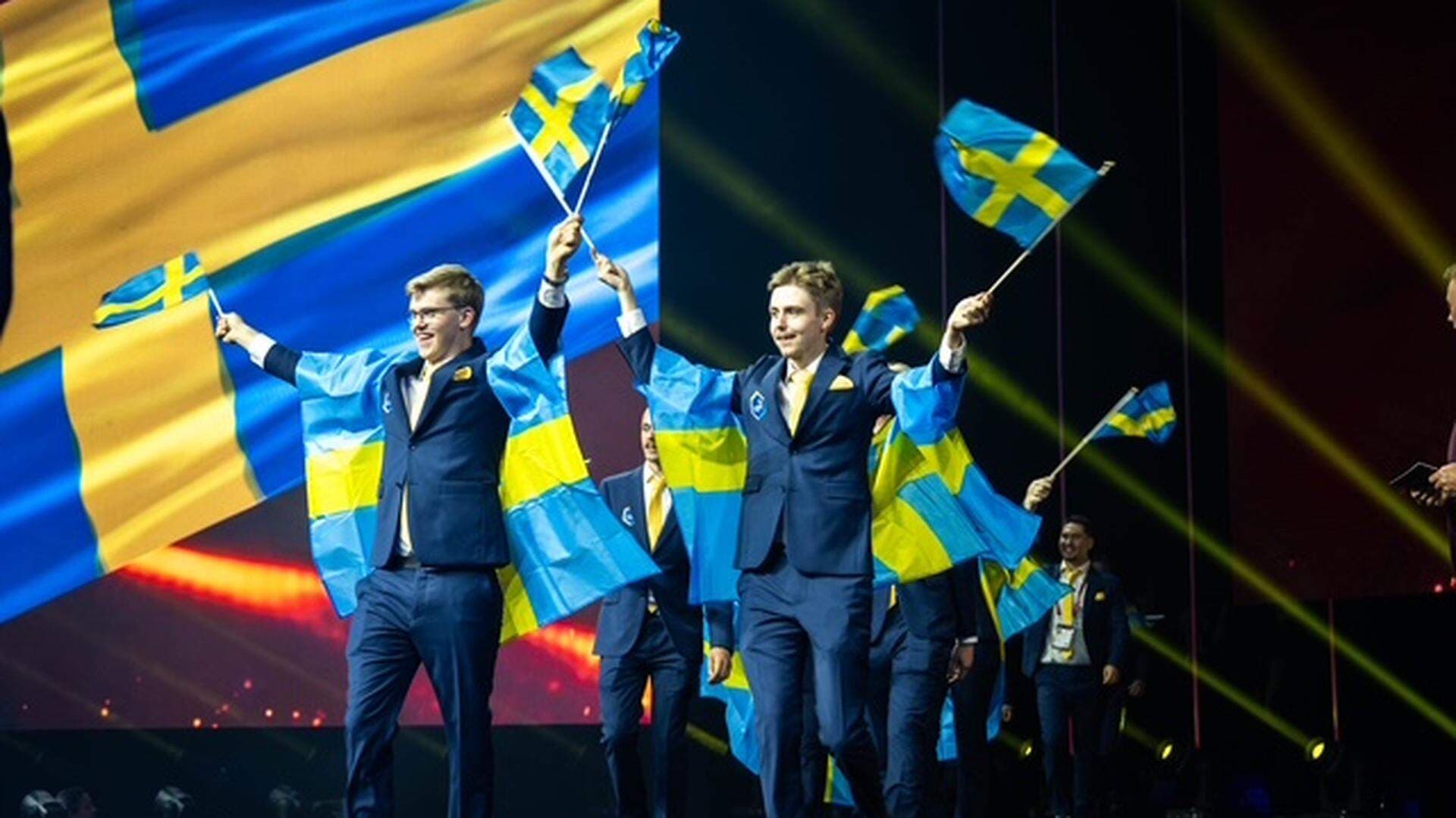 Svenska deltagare i Euroskills med svenska flaggor