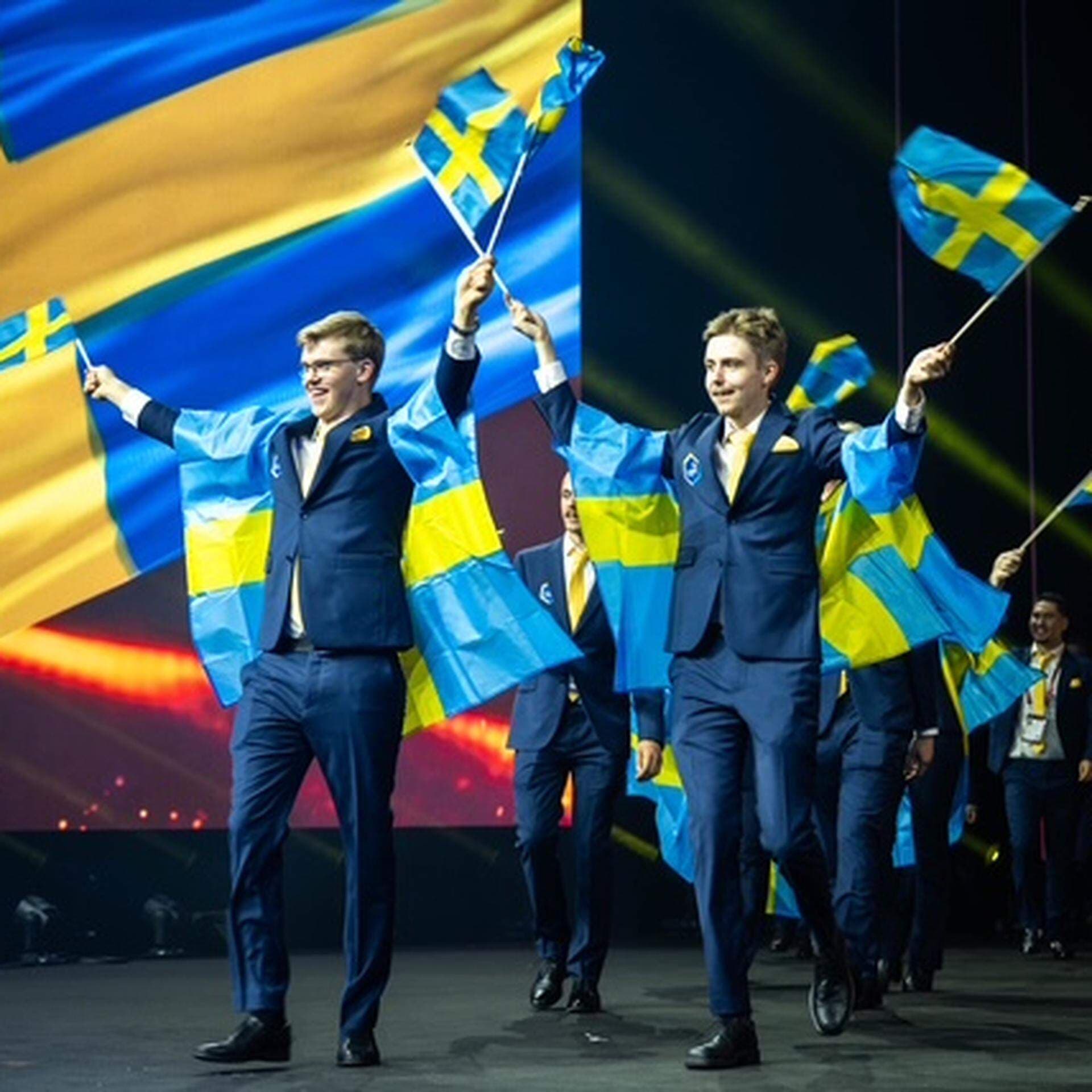 Svenska deltagare i Euroskills med svenska flaggor