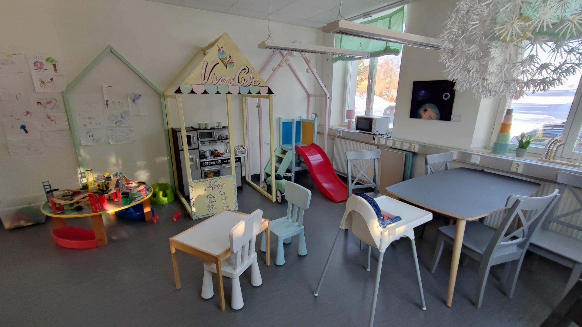 Väntrum vid barnavårdscentralen