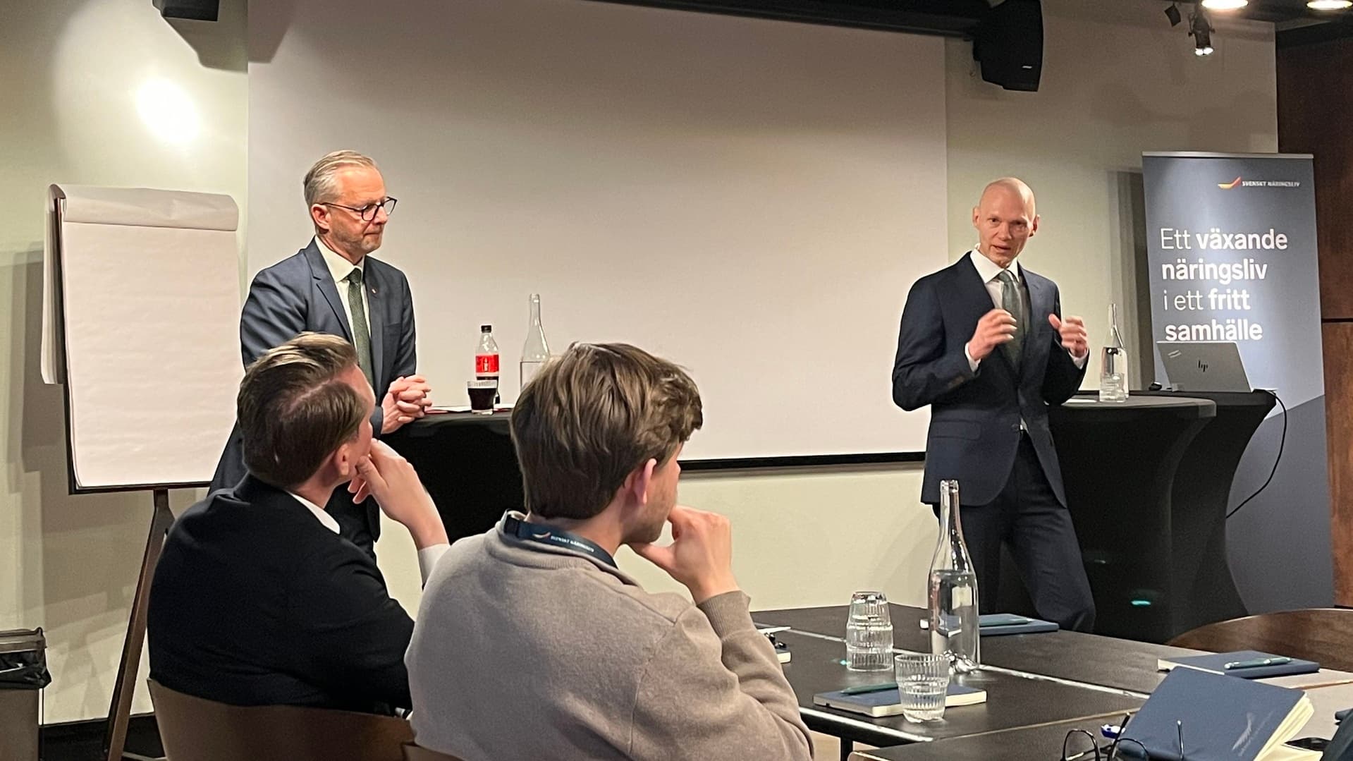 Finansmarknadsminister Niklas Wykman (M) och Socialdemokraternas ekonomisk-politiska talesperson Mikael Damberg (S).