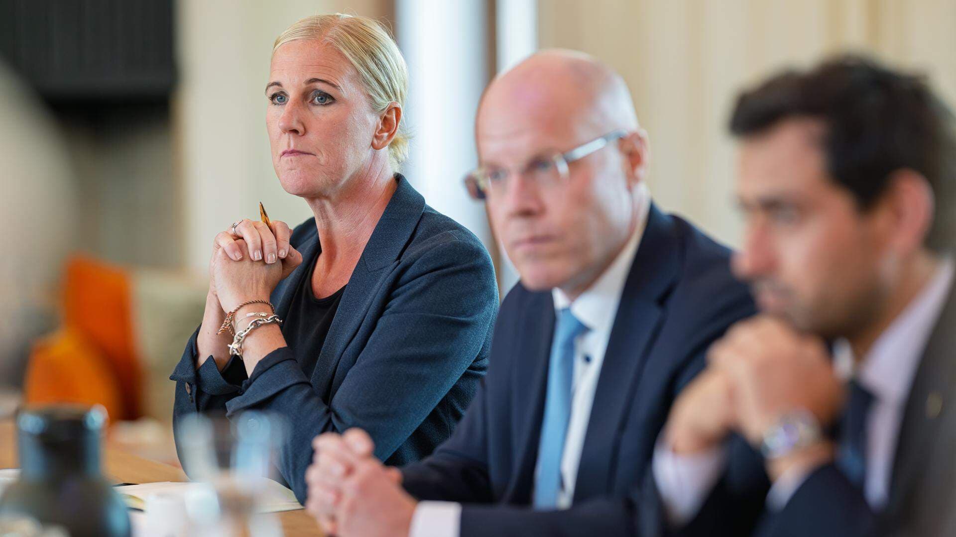 Anna Stellinger, chef för internationella och EU-frågor, Tobias Hansson, Hitachi Energy i Sverige, och Stéphane Séjourné, fransk EU-kommissionär.