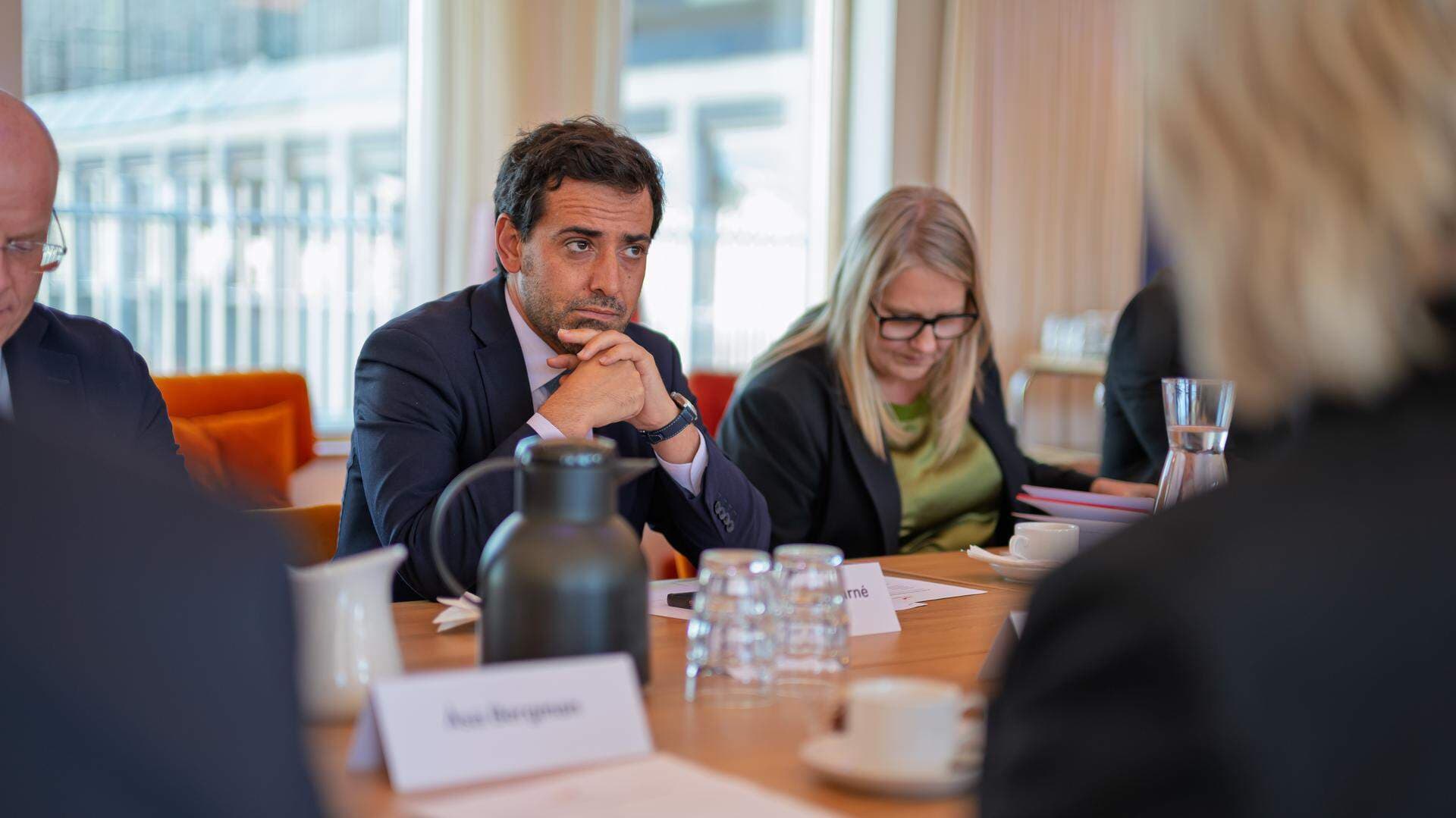Stéphane Séjourné, fransk EU-kommissionär, och Hanna Anttilainen, chef över DG COMP på EU-kommissionen.