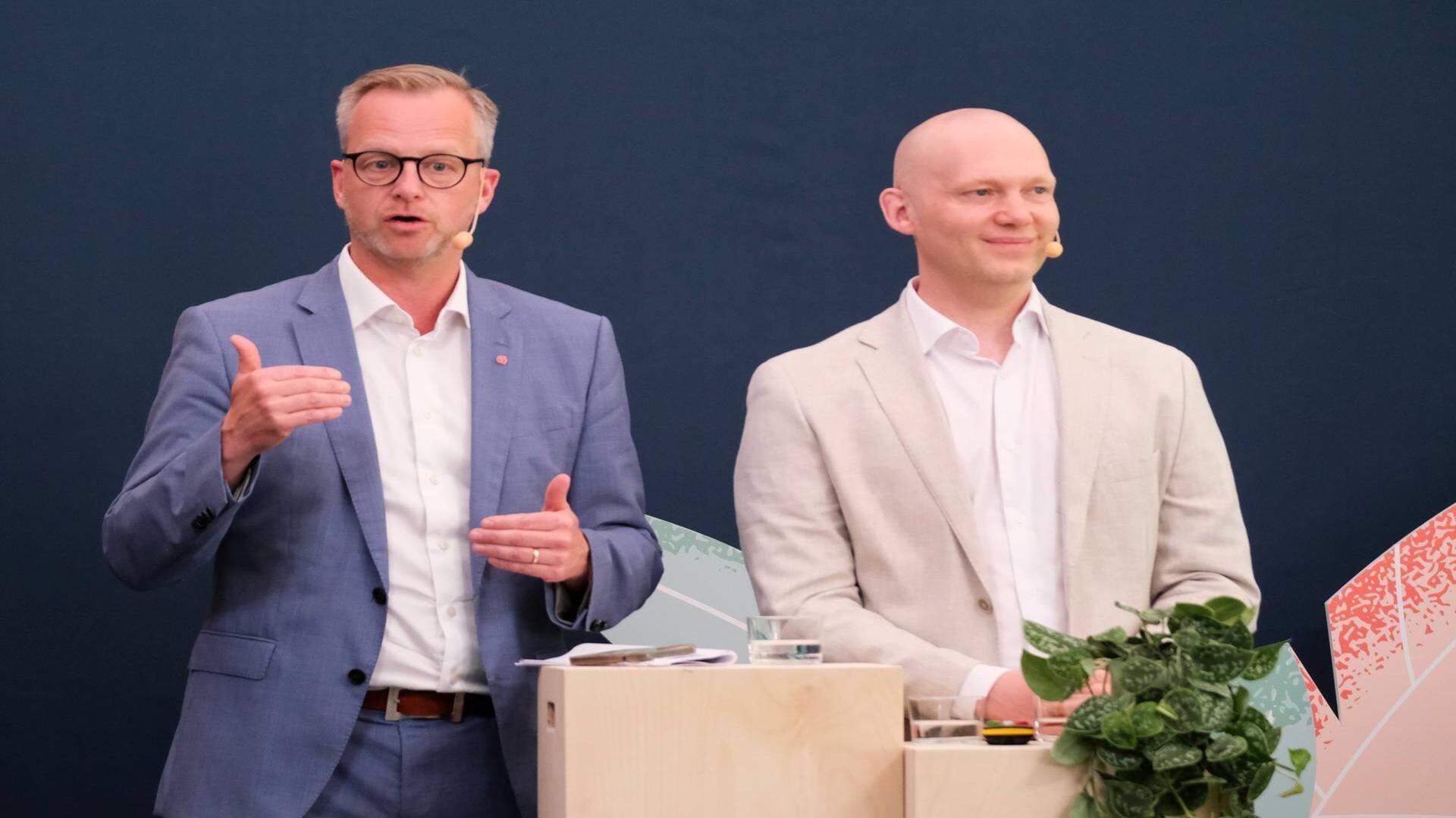 Mikael Damberg, finanspolitisk talesperson för Socialdemokraterna, och finansmarknadsminister Niklas Wykman (M).