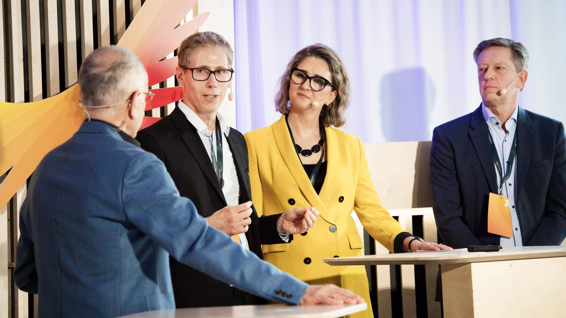 Per-Ola Andersson, logistikchef Cab Assembly Scania, Anna Arvsell, delägare Merlinum Forklift och Niklas Rindhagen, vd Wica Cold.