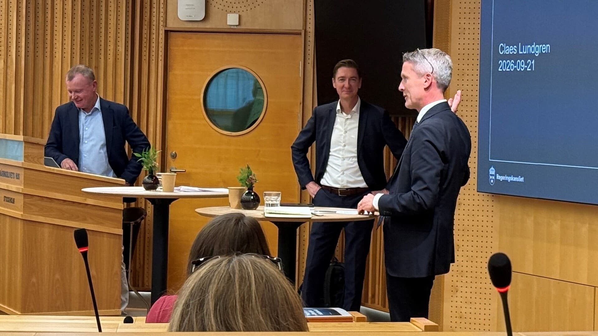 Claes Hammarstedt, skattejurist., Jesper Barenfeld, skattechef på AB Volvo, och Claes Lundgren, departementsråd på Finansdepartementet.